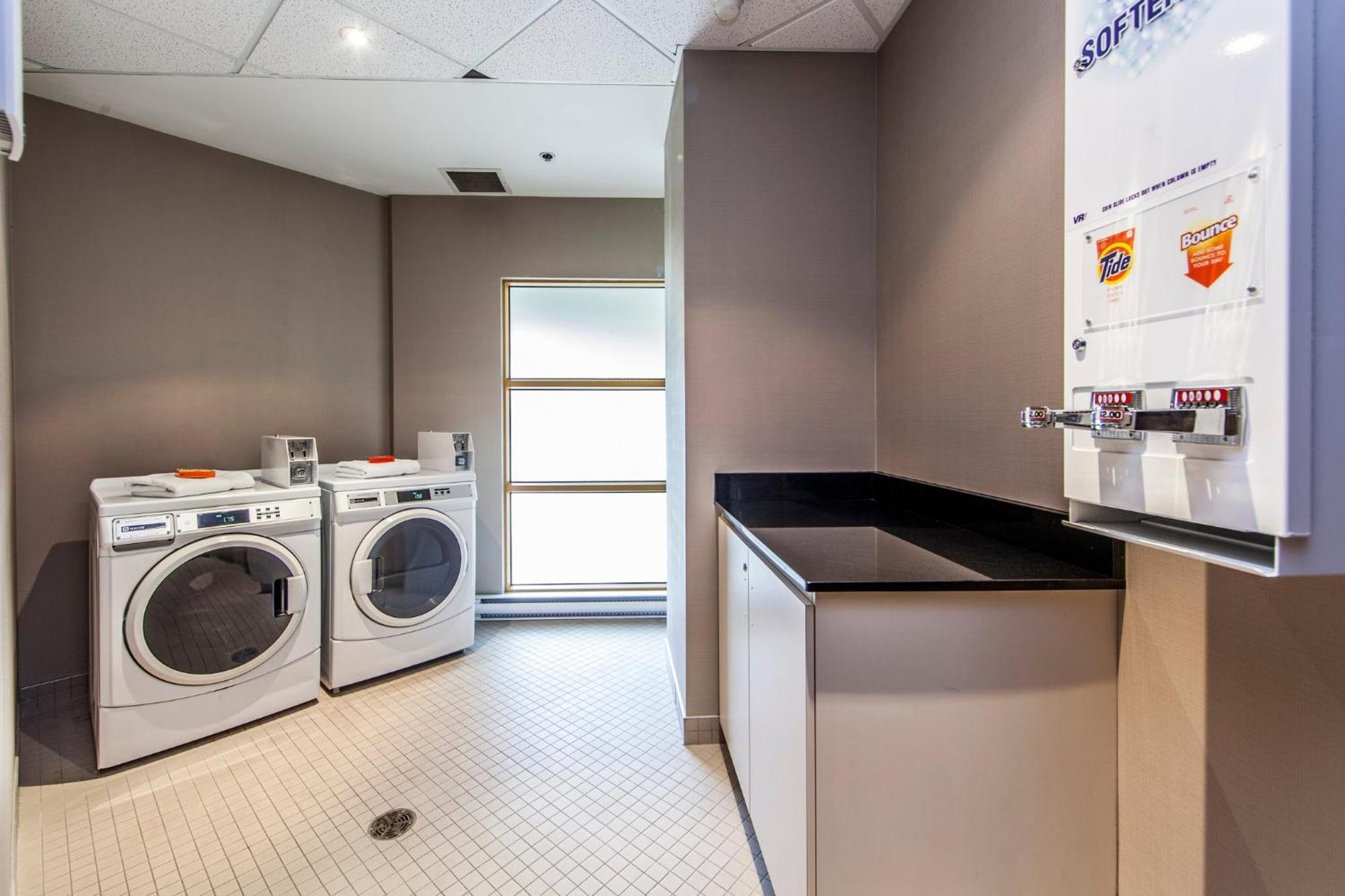 Holiday Inn Laval Montreal By Ihg Eksteriør bilde